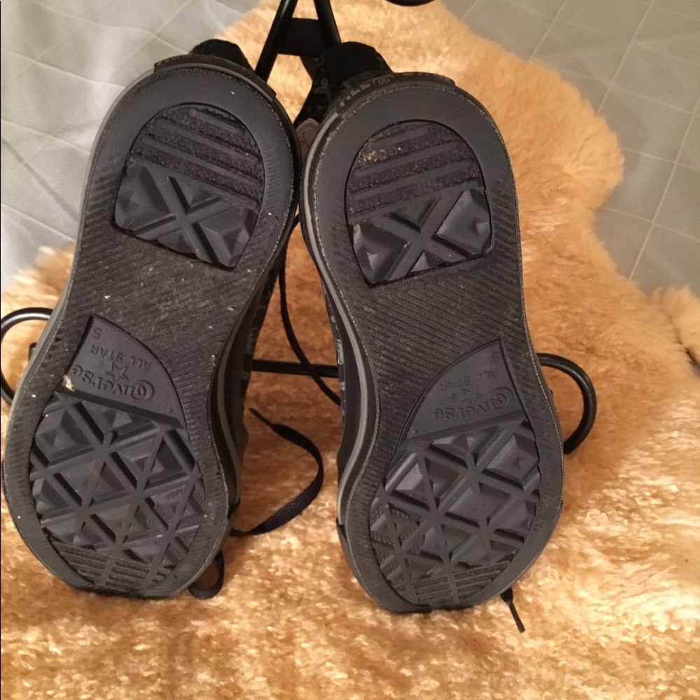 CONVERSE SHOES SIZE 5 EXCELLENT CONDITION. - Picture 5 of 10